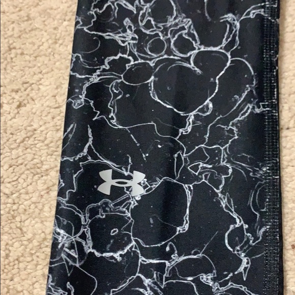 Under Armor compression Capri😍 - Picture 2 of 7